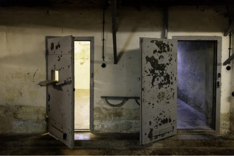 Living Testimonies: An Encounter with Stasi Prison’s Survivors and its Haunting Past